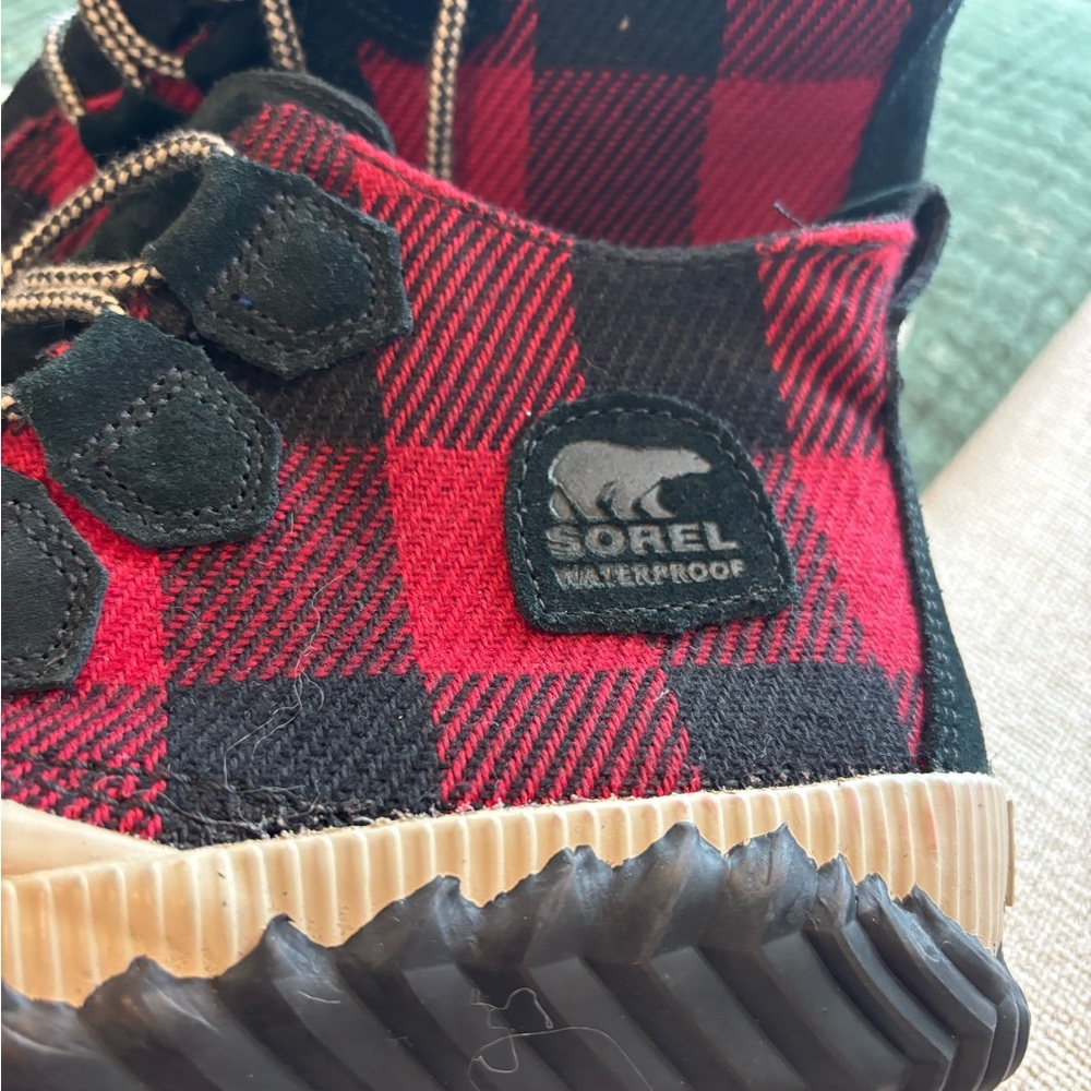 New Sorel Red and Black Plaid Waterproof Ankle Boots 055 - Picture 4 of 8